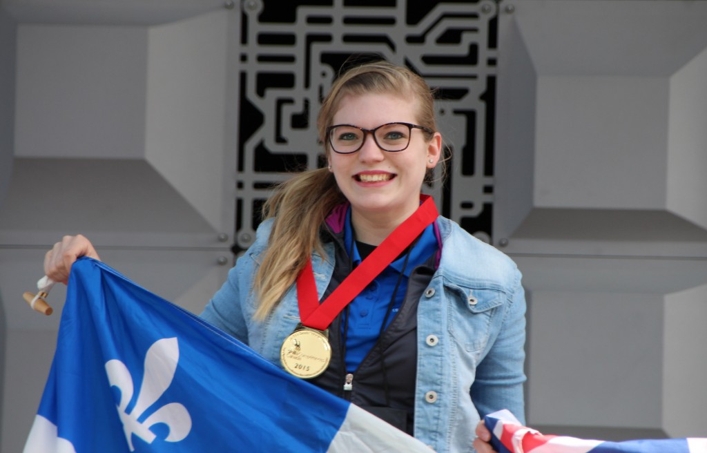 Sherine Haeck, médaillée d’or en cuisine dans le cadre des Olympiades canadiennes des Métiers et des Technologies et élève du CFP Jacques-Rousseau.